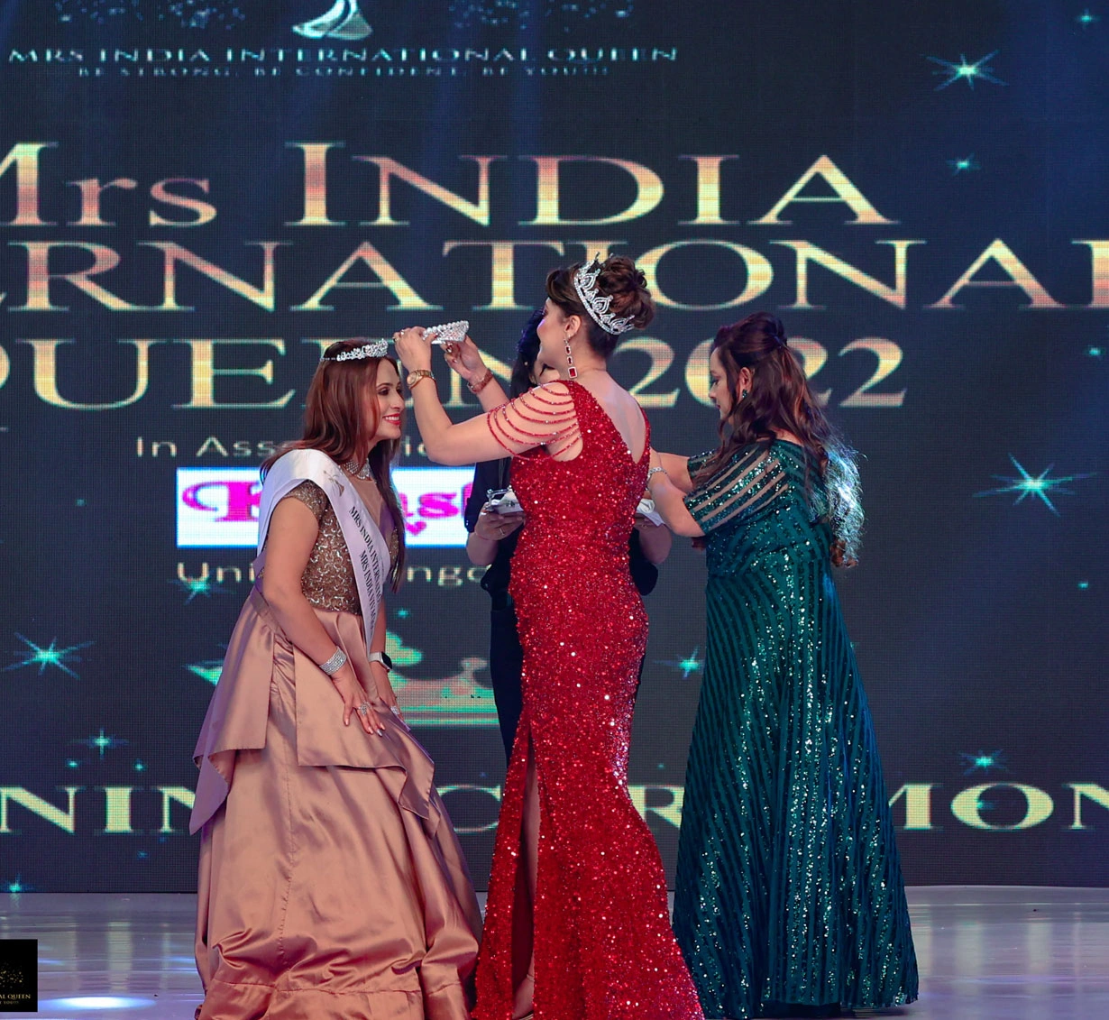 CROWNING MOMENTS - Mrs India International Queen