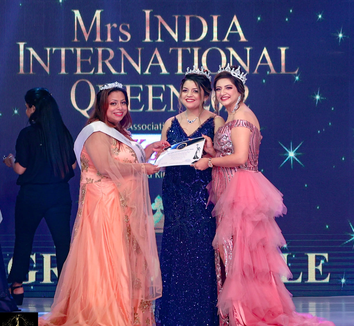 CROWNING MOMENTS - Mrs India International Queen