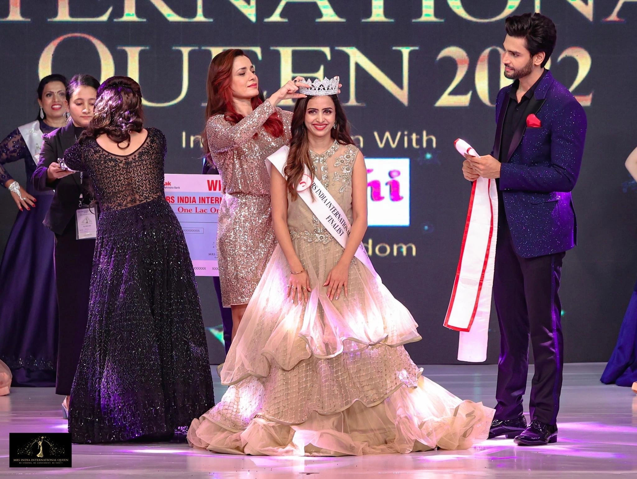 WINNING MOMENTS - Mrs India International Queen