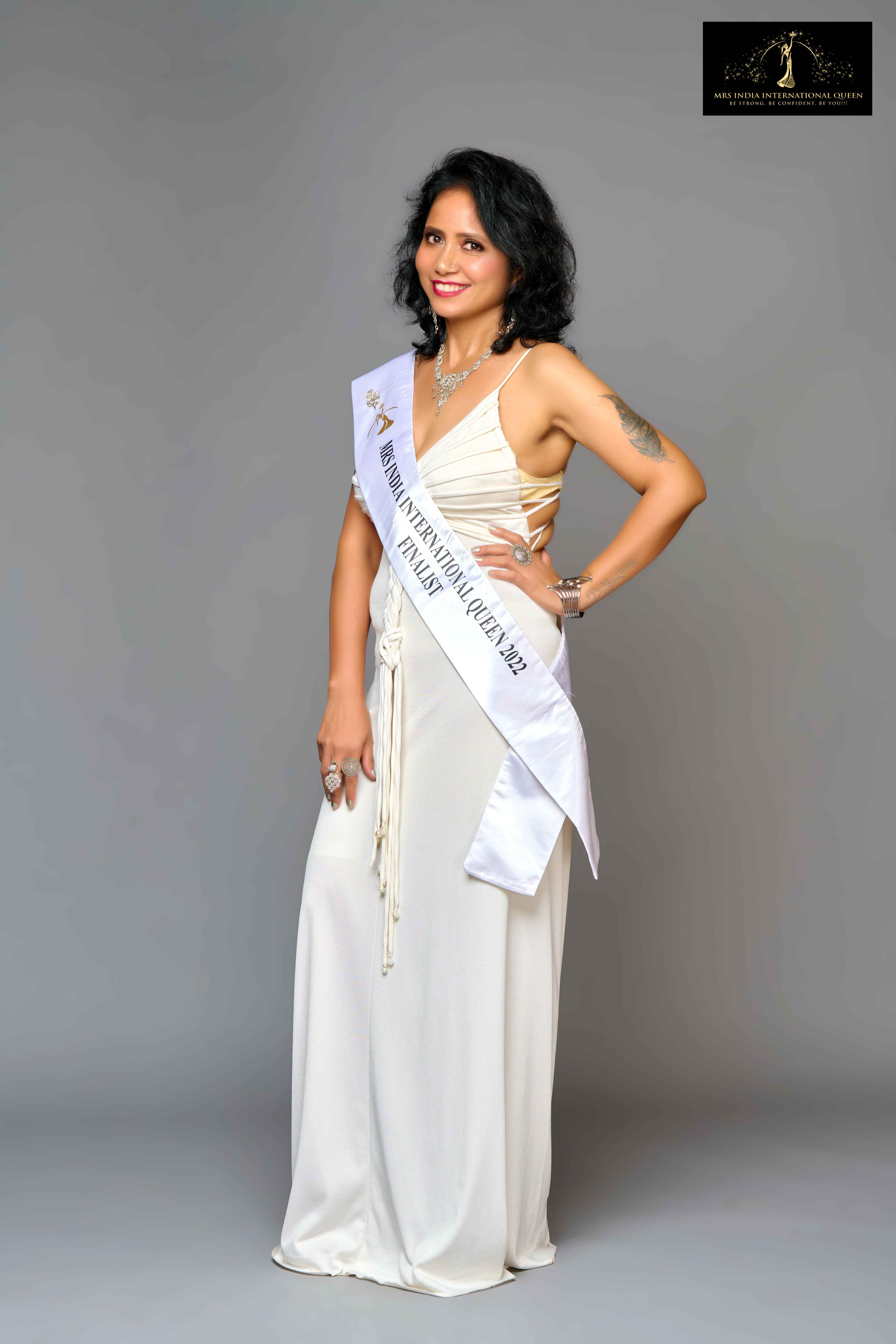 White Wear 2022 - Mrs India International Queen