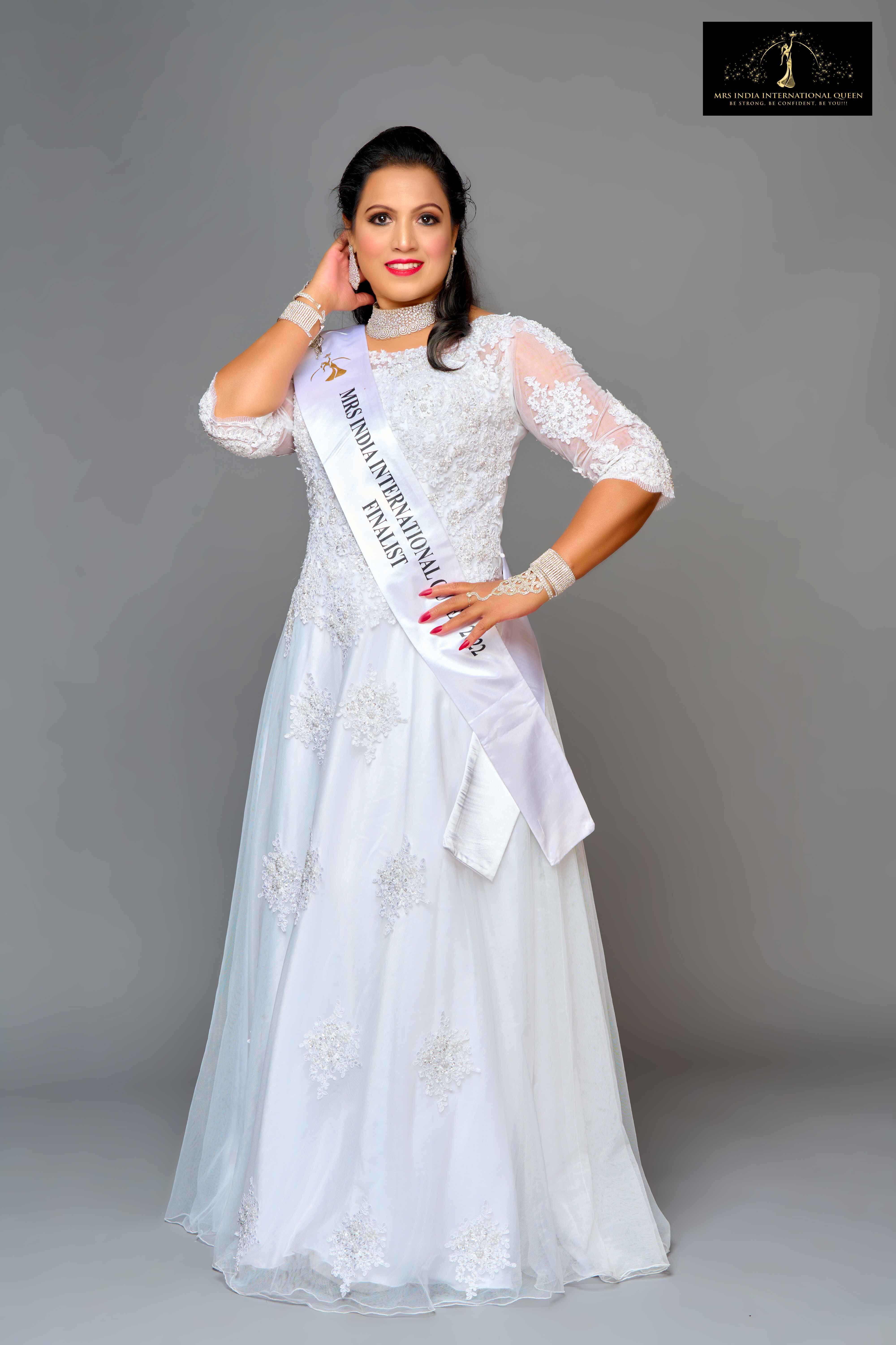 White Wear 2022 - Mrs India International Queen