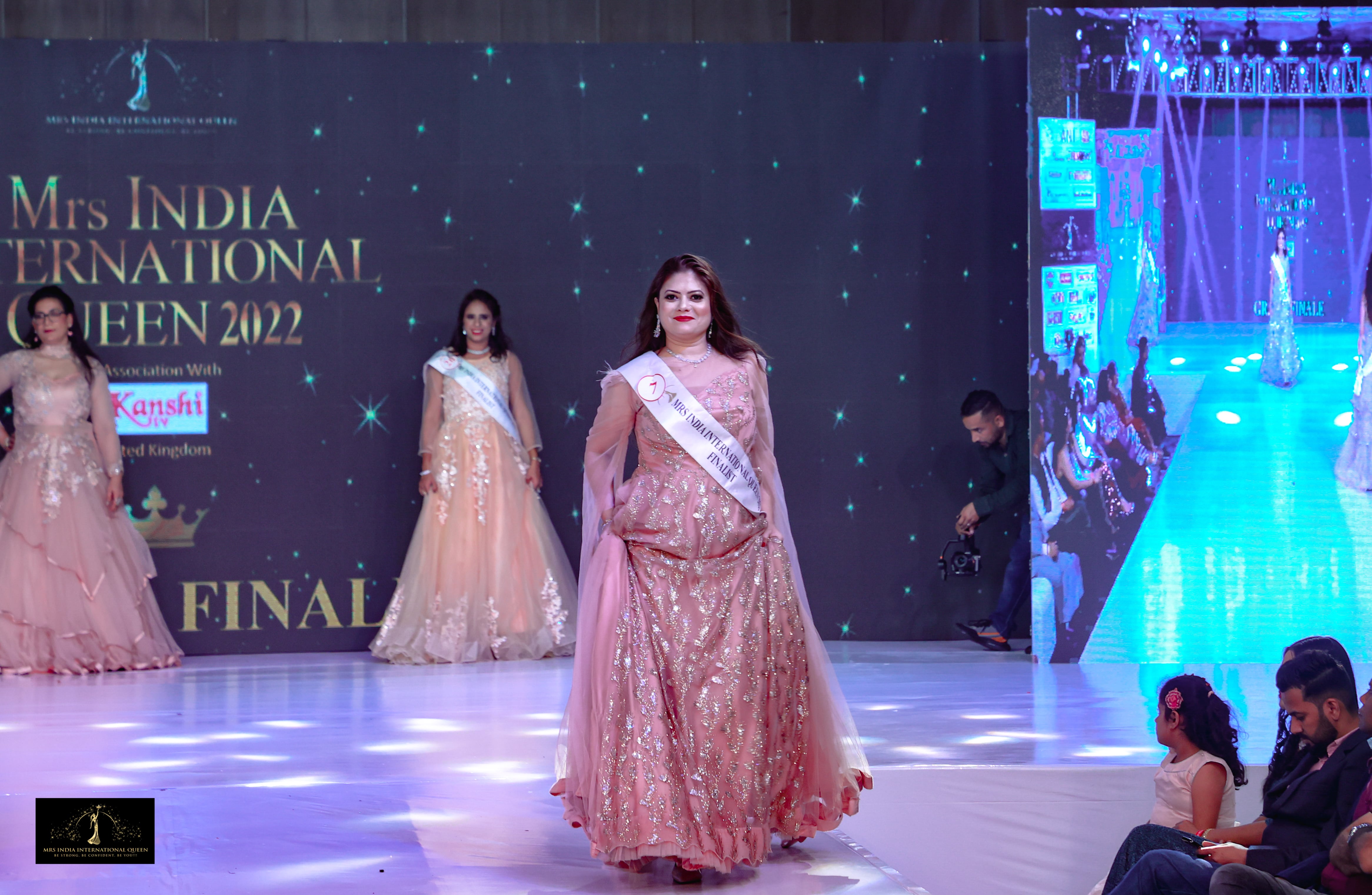 Evening Wear 2022 - Mrs India International Queen